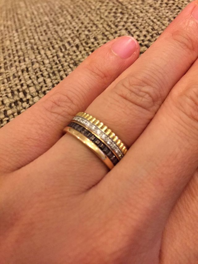 重ねて完成するデザイン