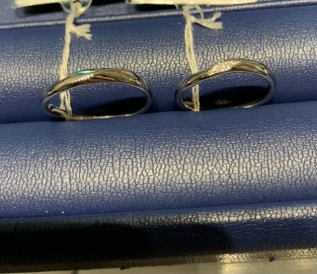 シンプルでつけやすい指輪でした。