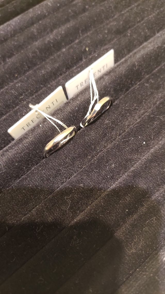 こちらの指輪にマット加工仕上げをしてもらうことになりました。