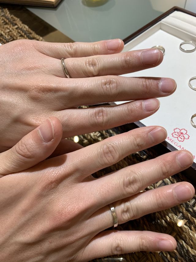 素材によって色味が異なるので、試着して色合い確認しました