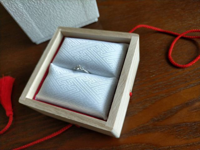 桐の箱に紅白の色が、大変好印象でした！