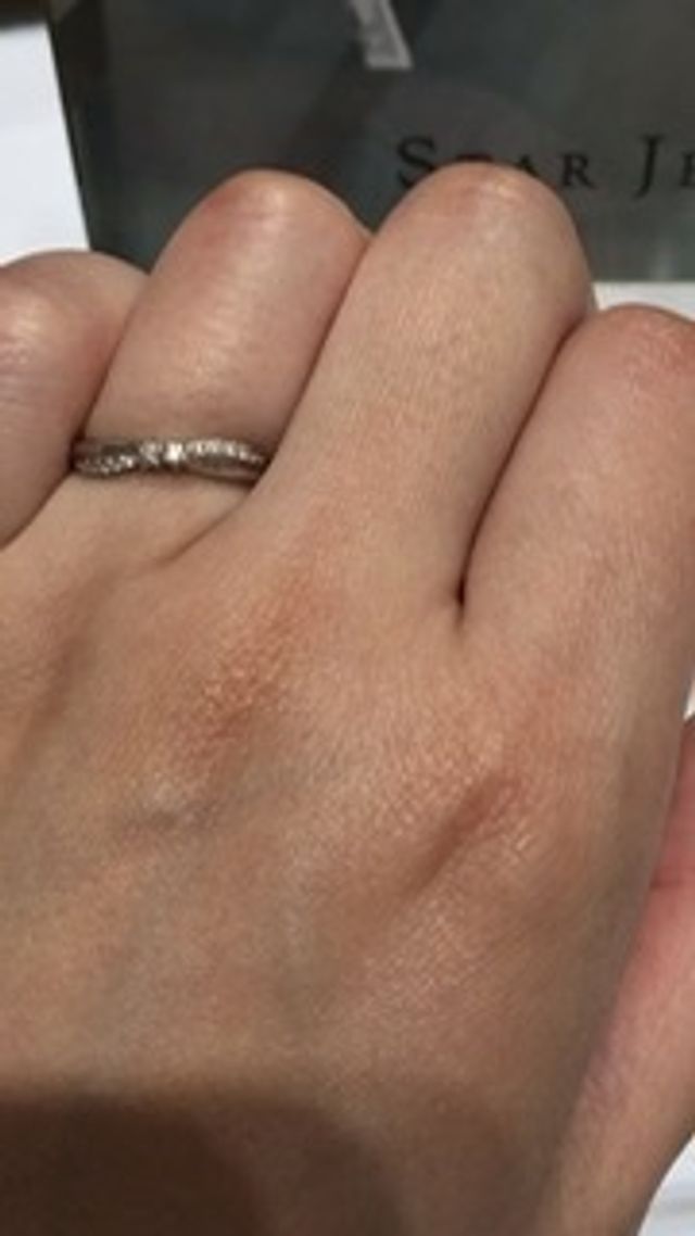 真ん中に星が2つあります