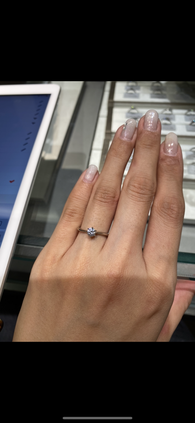 シンプルでダイヤが際立つ指輪