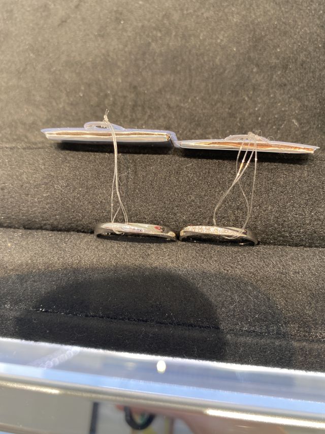 指馴染みがとても良くて、
太すぎず、細すぎず綺麗なデザイン