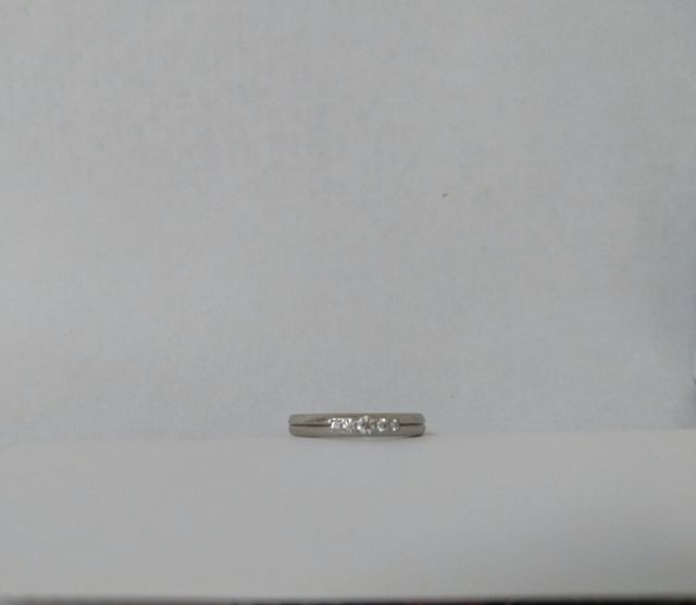 ダイヤは5つで、センターラインがはいっています。