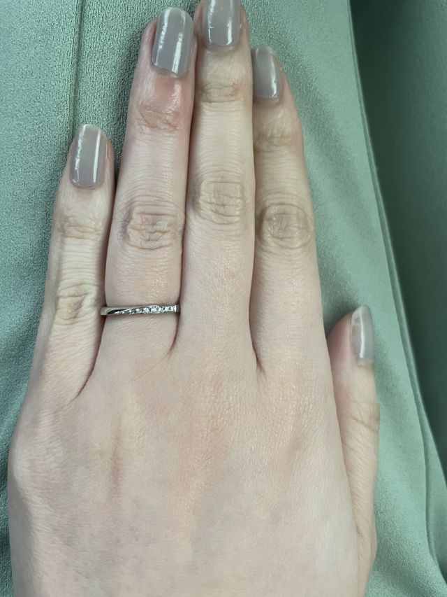 シンプルだけど、キラキラしたデザインが気に入っています！