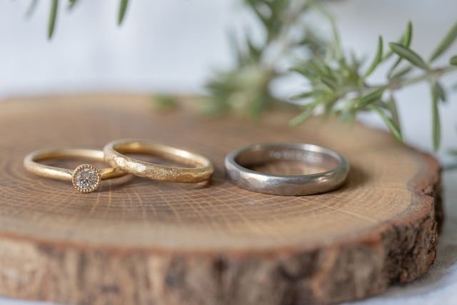 婚約指輪と結婚指輪です。