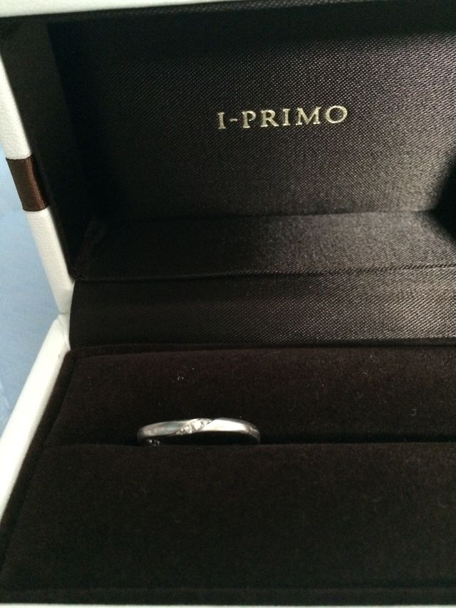 斜めのラインにダイヤが5つ入っています。