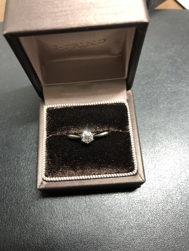 小さいタイプのボックスと指輪