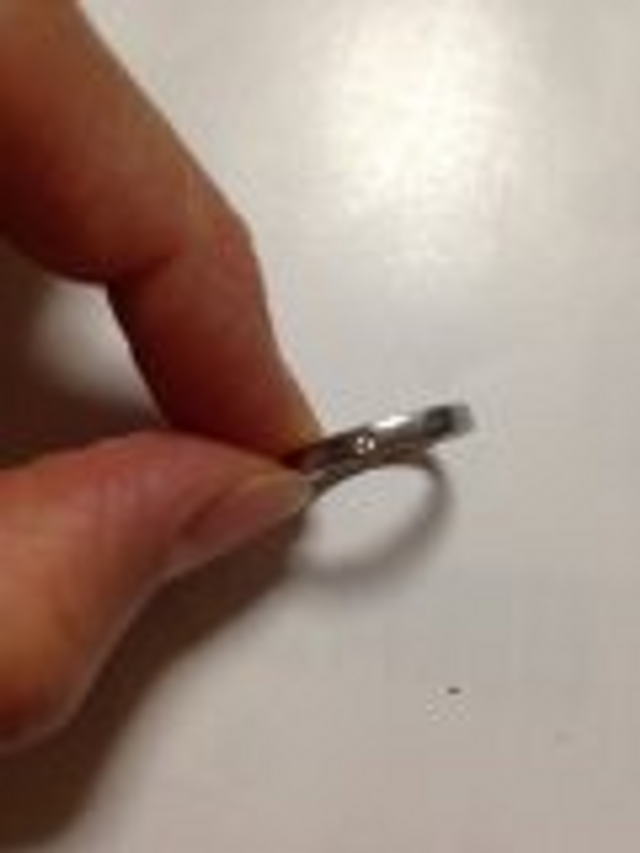 幅2.5ミリ溝なしダイヤ付きのもの