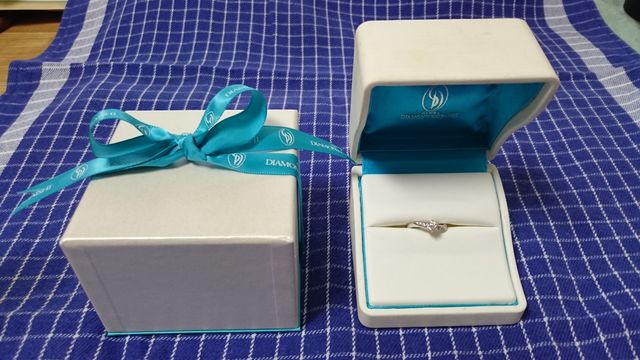 箱もとってもかわいい。ティファニーブルーが上品です。