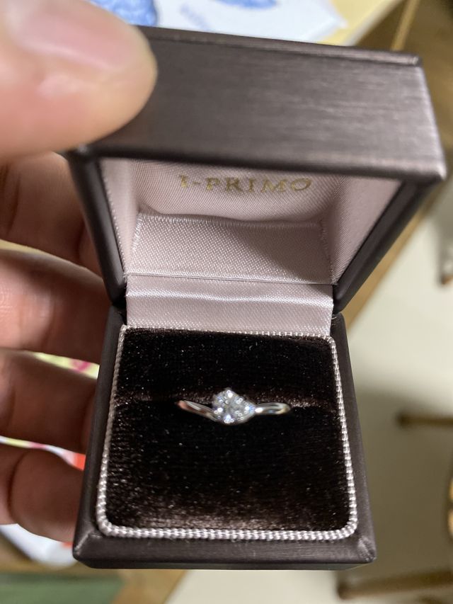 ピオネという指輪で、花の名前がついています。