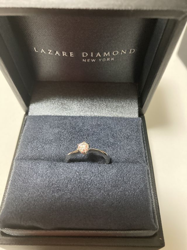 細長い指に似合うデザインだと思います。