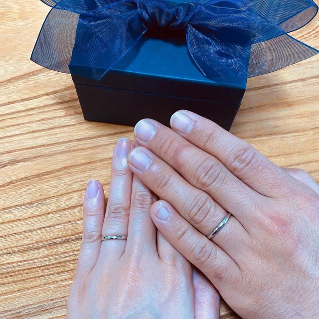 プラチナ、幅2.0、オーバル、8号サイズ
中央にダイヤが1粒