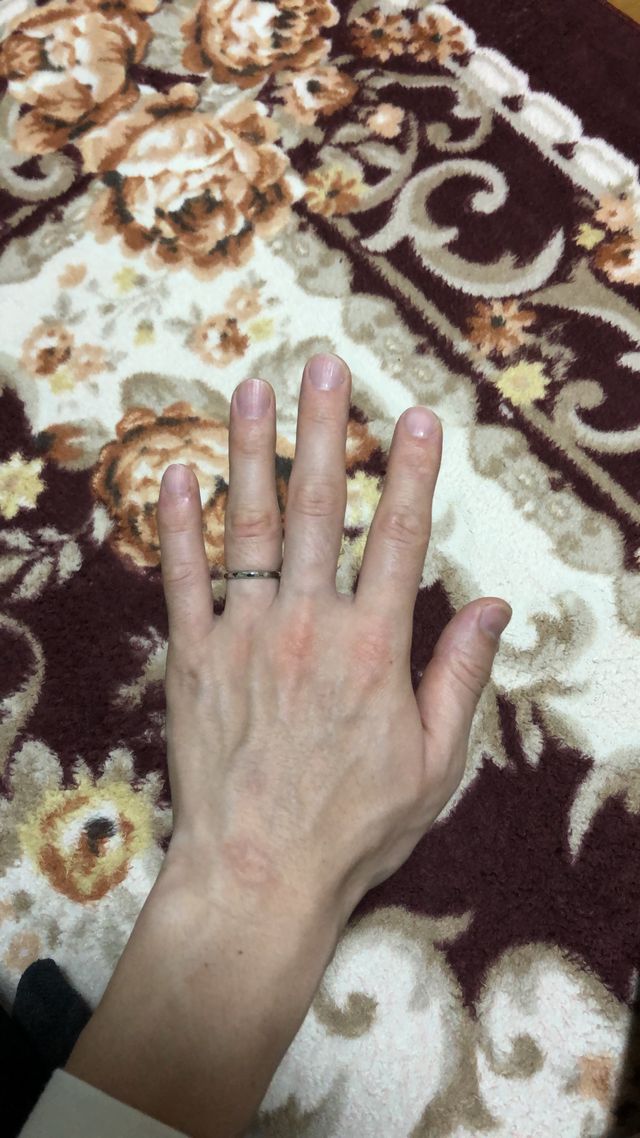 槌目仕上げのプラチナ2.5mmです。