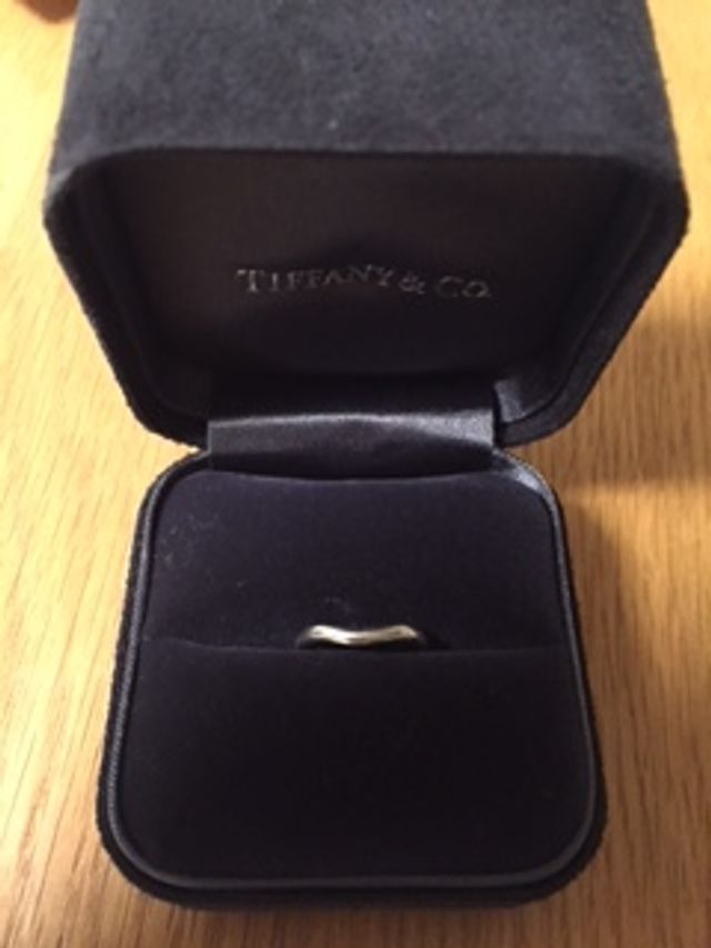 ケースにはブランドロゴがちゃんとはいっています。