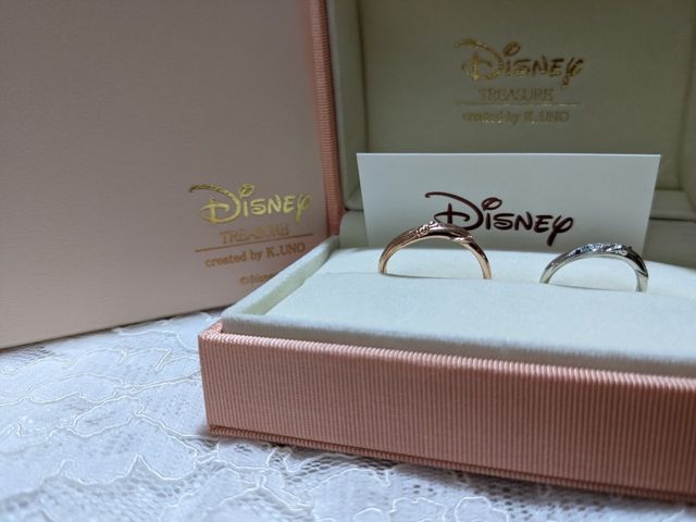 男性の方をピンクゴールドにしています。