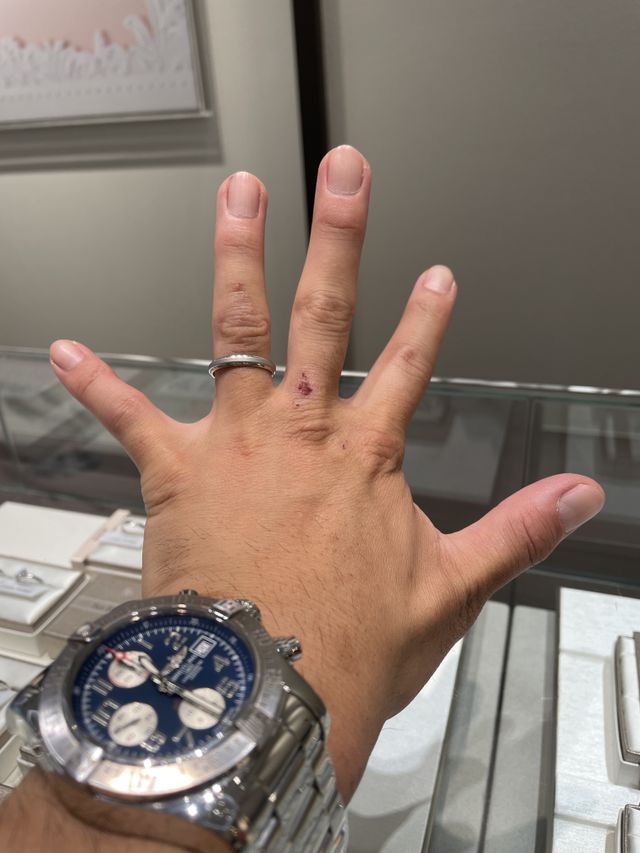 マッドな質感で付けたら心地よい。妻と仲良し。