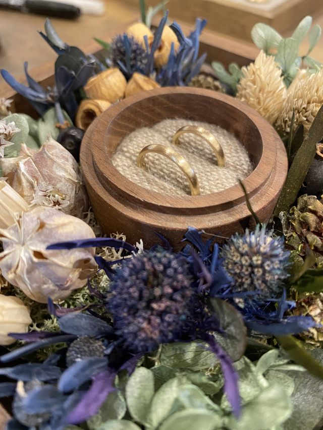 イエローゴールド
甲丸　ヘアライン仕上げ