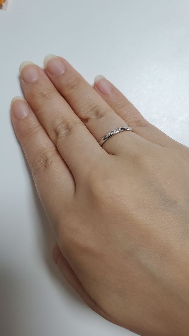 とてもつけ心地がいい。さりげなくダイヤモンドがキラッと輝く。