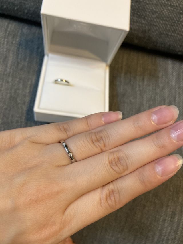 ダイヤが周りに入っていて綺麗です。