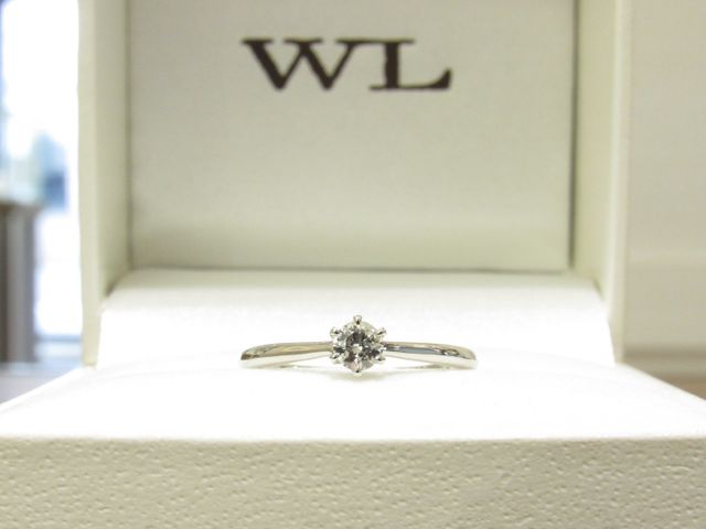 シンプルで、ダイヤモンドが際立つとても素敵な指輪です。