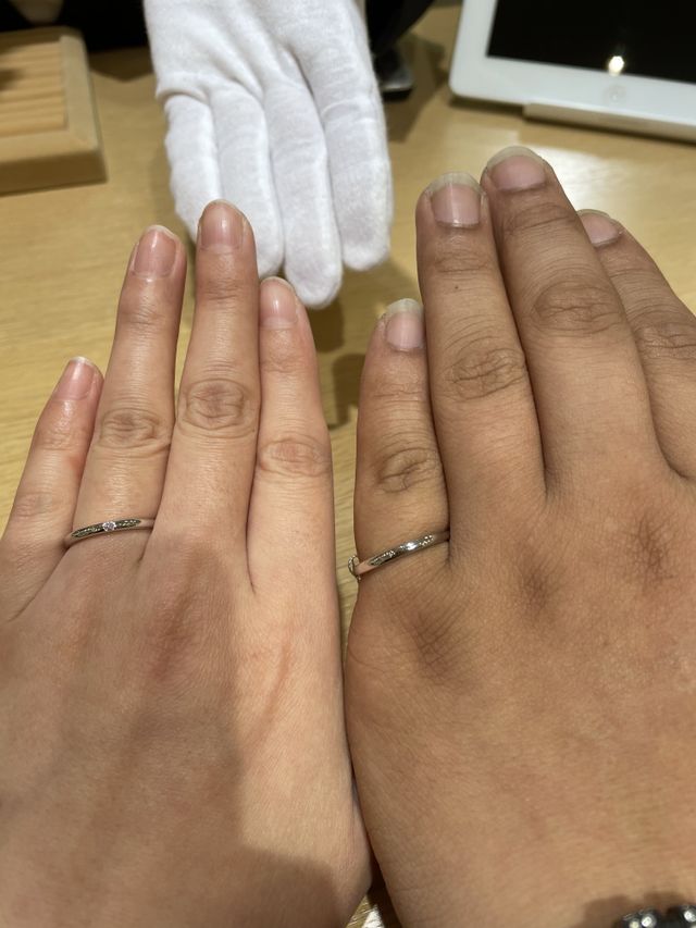 指輪自体が軽くデザインも可愛くて付け心地が良かったです！