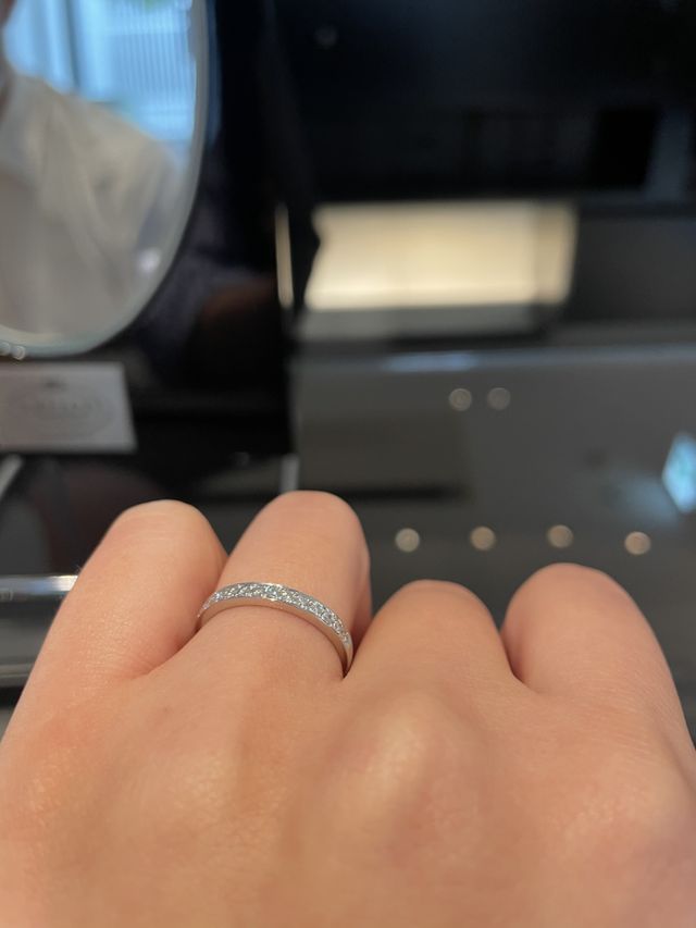 ハーフエタニティーリングです。