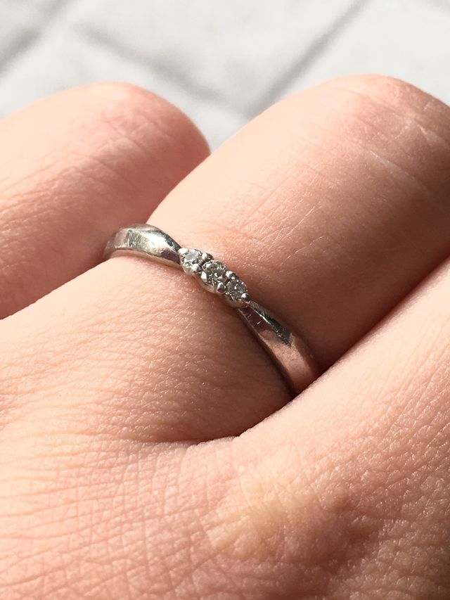 リボンのような形が珍しくかわいいので気に入っています。