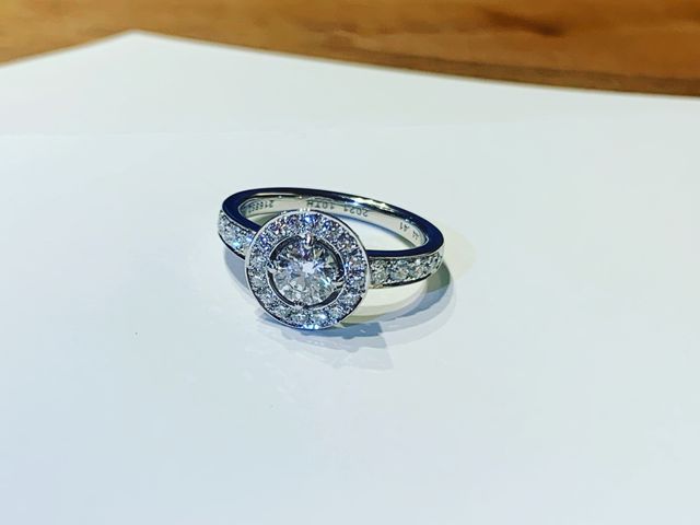 婚約指輪のメインダイヤを使ってリフォームしました。