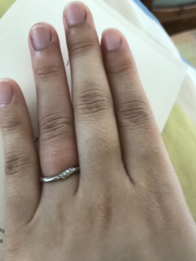 ダイヤが少し入っているのがよかったので、このタイプを選んだ