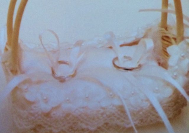 左：新婦（Ｓ字カーブにダイヤ）　右：新郎（Ｓ字カーブ）