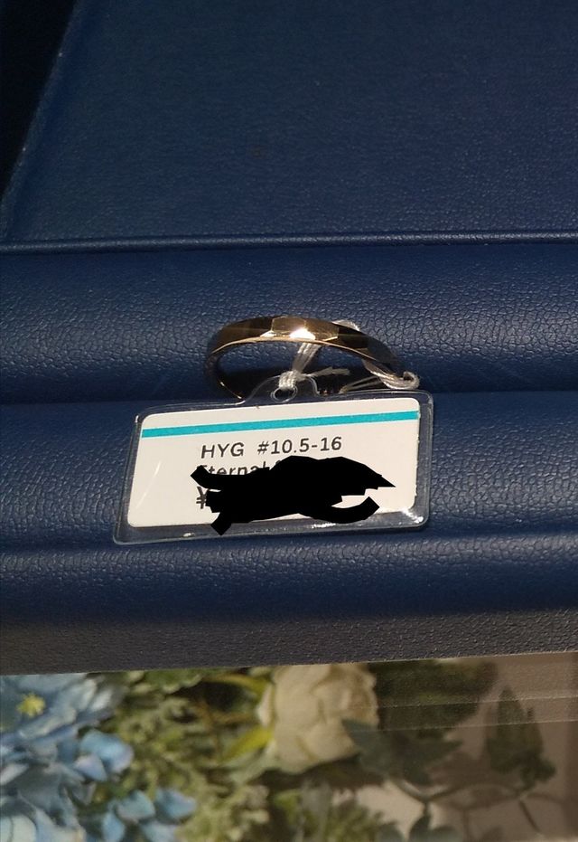 カットが入ったタイプの結婚指輪