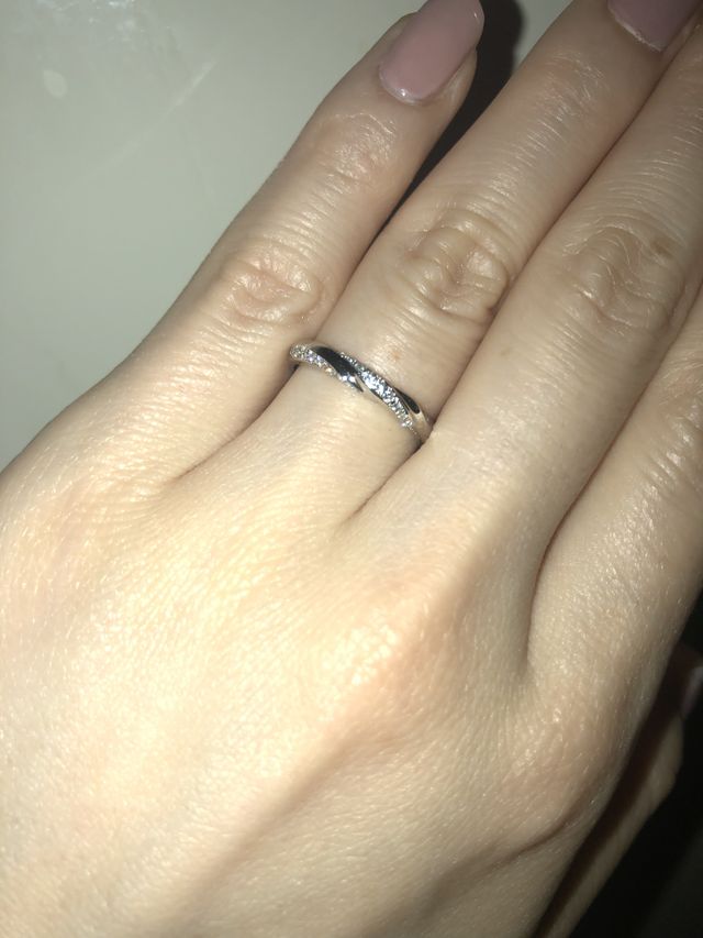 どの角度からでも素敵な指輪です。