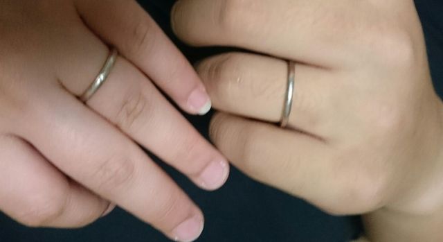 内側がピンクゴールドです