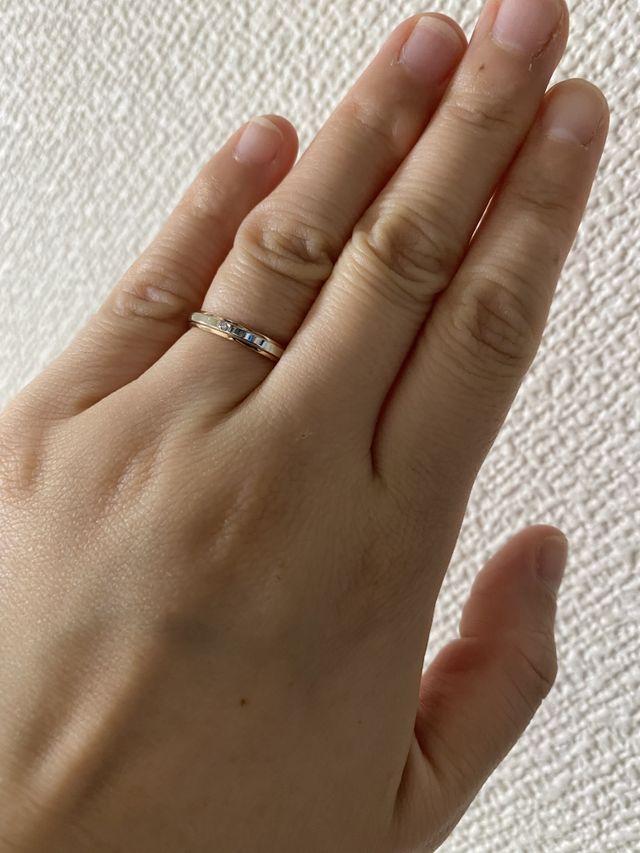 指輪はつけてるような感じがしないようなフィット感です。