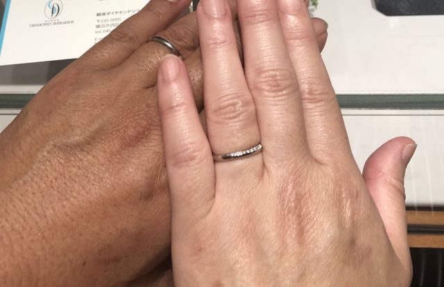 シンプルで、２人のデザインが似たものを探していました。
