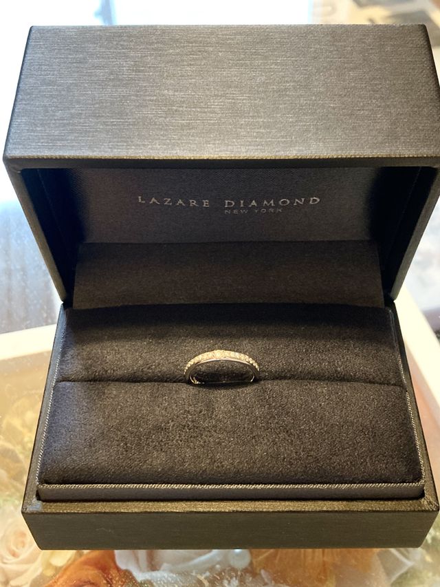 おしゃれな黒のボックスが指輪を引き立たせると思います。