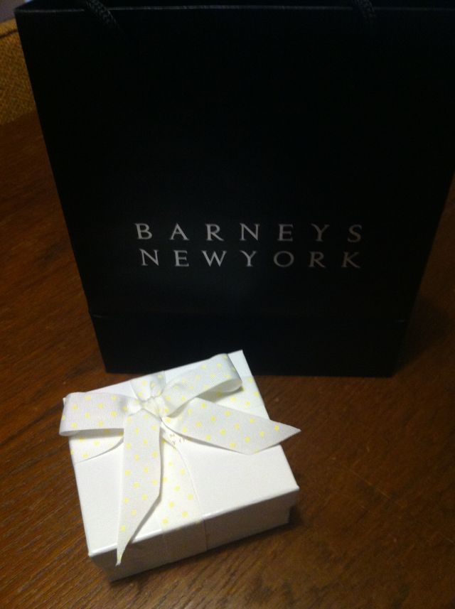 袋と外箱です。シンプルで大人っぽい雰囲気。