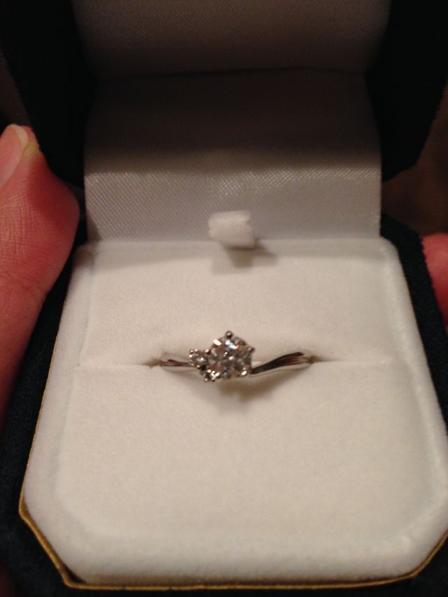 婚約指輪の箱に入ったバージョン