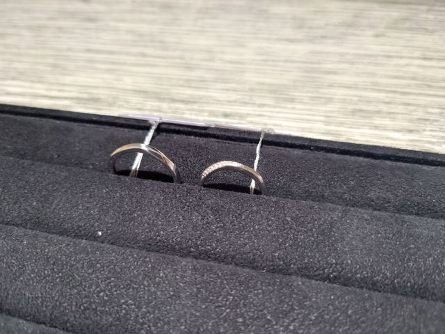 ストレートのメレダイヤリング