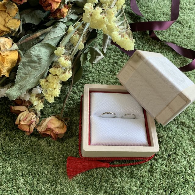 二つ重ねると和柄になる結婚指輪でおそろい感があって良かった