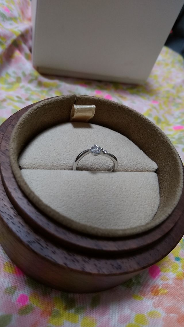 太陽光の下ではキラキラしています