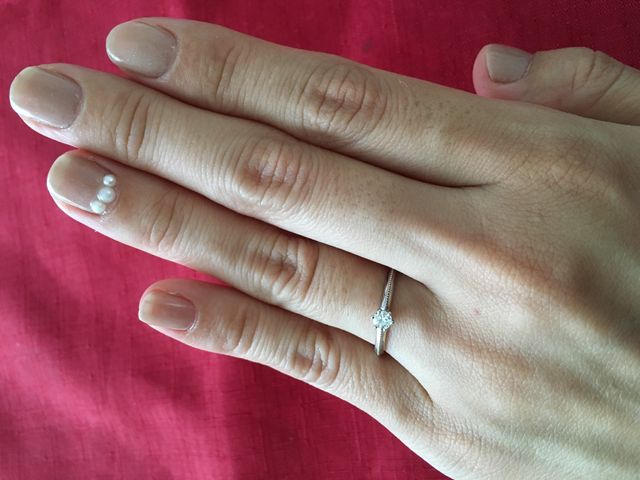 立て爪のダイヤとミル打ちが素敵です。