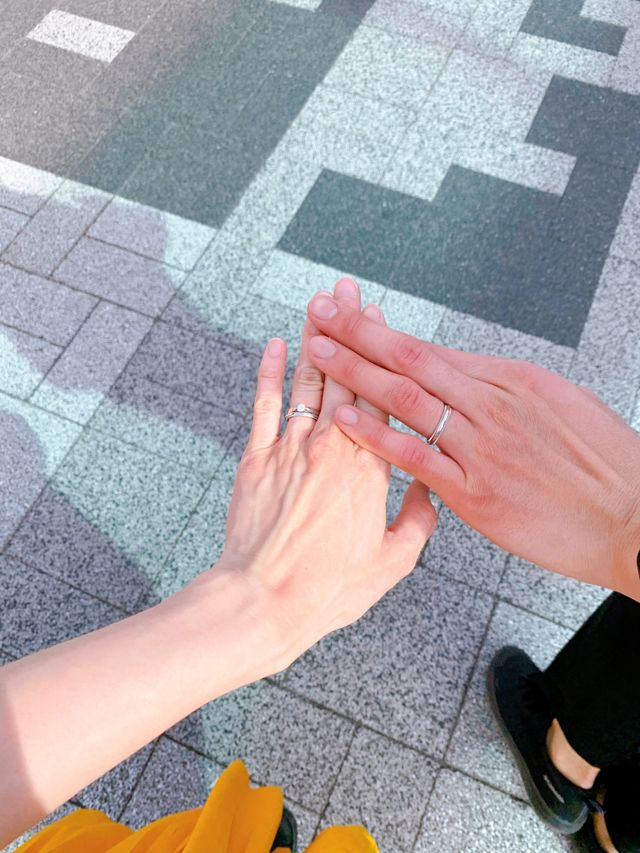 婚約指輪も、Tiffanyのものです