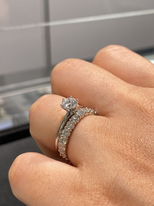 婚約指輪と重ね付け