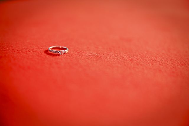 和装で前撮りしたときに指輪だけで撮ってもらいました。