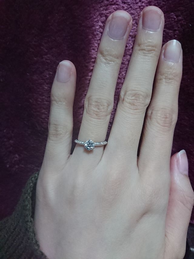 既製品のリングに0.4ctダイヤモンドをセレクトしました