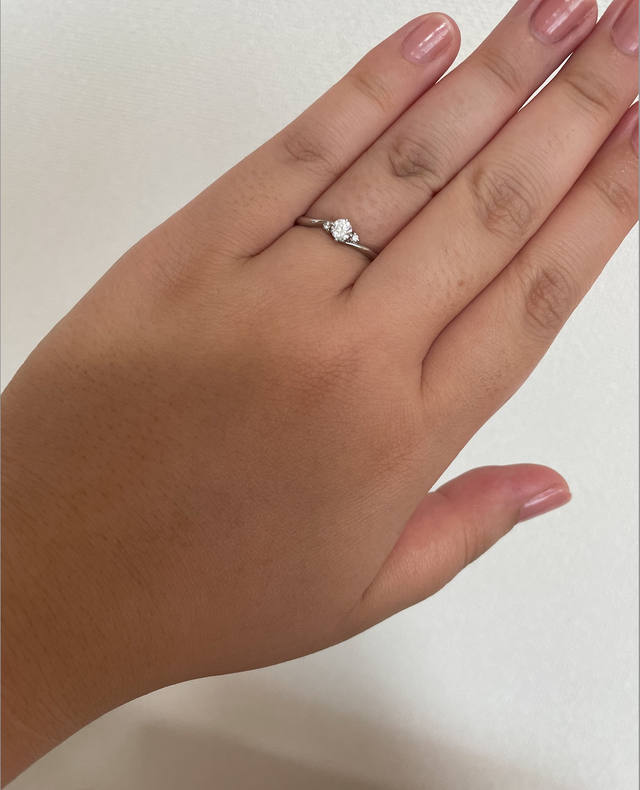 ダイヤの存在感がとっても綺麗です。