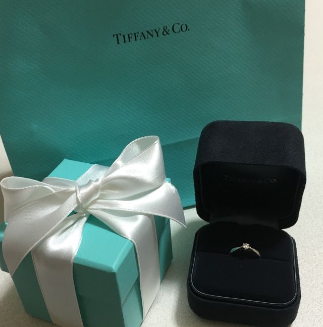 いただいた婚約指輪です。